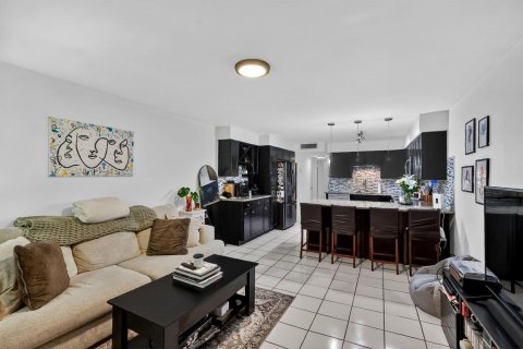 Condo in Miami Beach, Florida, 1 bedroom  № 2084411 - photo 12