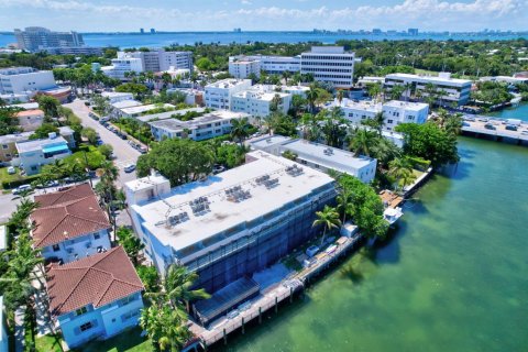 Condo in Miami Beach, Florida, 1 bedroom  № 2084411 - photo 1