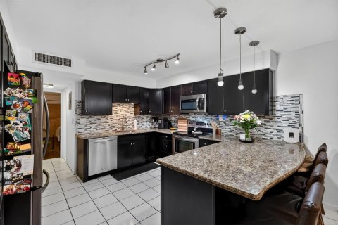 Condo in Miami Beach, Florida, 1 bedroom  № 2084411 - photo 16