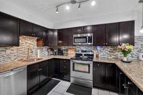 Condo in Miami Beach, Florida, 1 bedroom  № 2084411 - photo 17