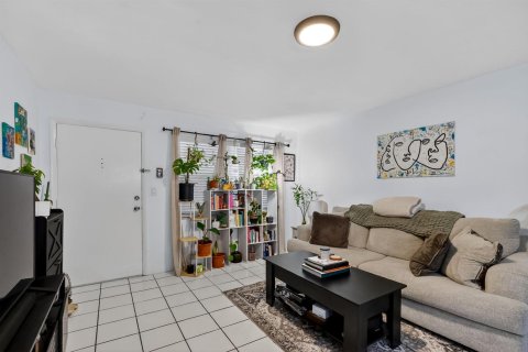 Condo in Miami Beach, Florida, 1 bedroom  № 2084411 - photo 15