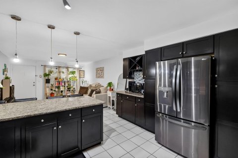 Condo in Miami Beach, Florida, 1 bedroom  № 2084411 - photo 11
