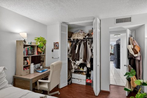 Condo in Miami Beach, Florida, 1 bedroom  № 2084411 - photo 21