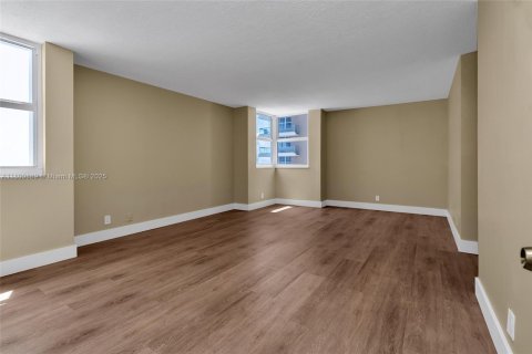 Condominio en venta en Hallandale Beach, Florida, 2 dormitorios, 133.78 m2 № 1937248 - foto 30