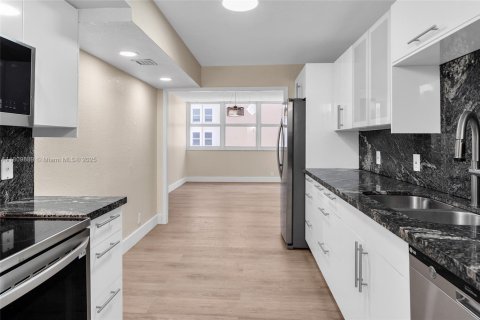 Copropriété à vendre à Hallandale Beach, Floride: 2 chambres, 133.78 m2 № 1937248 - photo 20
