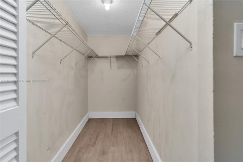 Купить кондоминиум в Халландейл-Бич, Флорида 2 спальни, 133.78м2, № 1937248 - фото 6