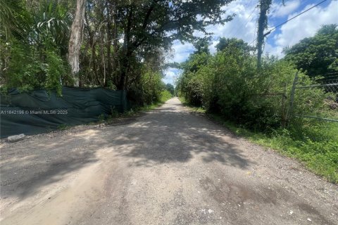 Propiedad comercial en venta en Hialeah, Florida № 1962830 - foto 25