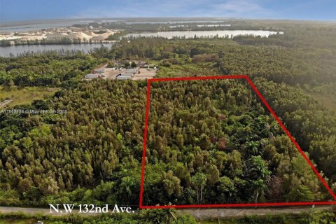 Propiedad comercial en venta en Hialeah, Florida № 1962830 - foto 29