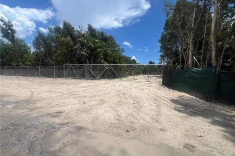 Propiedad comercial en venta en Hialeah, Florida № 1962830 - foto 28