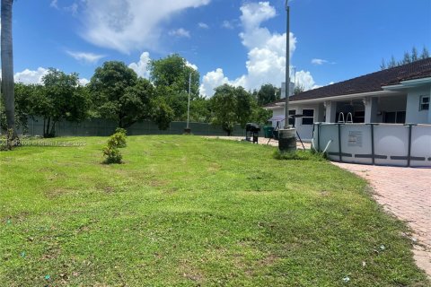 Propiedad comercial en venta en Hialeah, Florida № 1962830 - foto 6