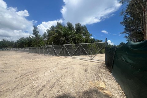 Propiedad comercial en venta en Hialeah, Florida № 1962830 - foto 30