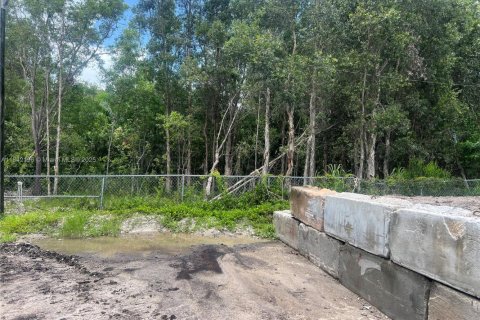 Propiedad comercial en venta en Hialeah, Florida № 1962830 - foto 23