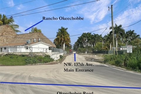 Propiedad comercial en venta en Hialeah, Florida № 1962830 - foto 3