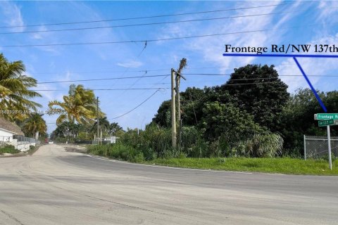 Propiedad comercial en venta en Hialeah, Florida № 1962830 - foto 1