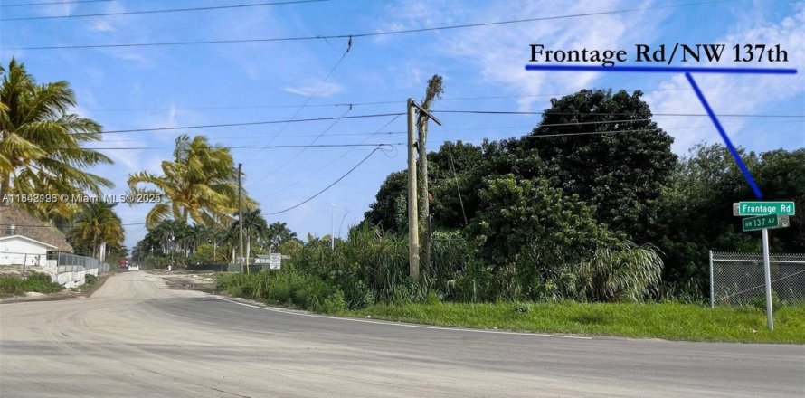 Propiedad comercial en Hialeah, Florida № 1962830