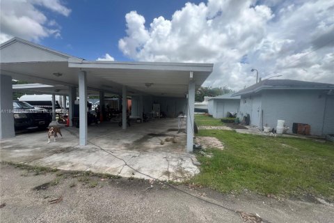 Propiedad comercial en venta en Hialeah, Florida № 1962830 - foto 20