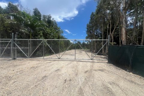 Propiedad comercial en venta en Hialeah, Florida № 1962830 - foto 26