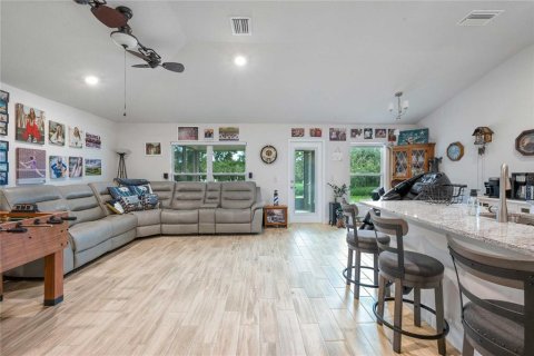 Casa en venta en Dade City, Florida, 4 dormitorios, 187.38 m2 № 1918159 - foto 8