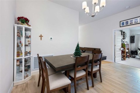 Casa en venta en Dade City, Florida, 4 dormitorios, 187.38 m2 № 1918159 - foto 5