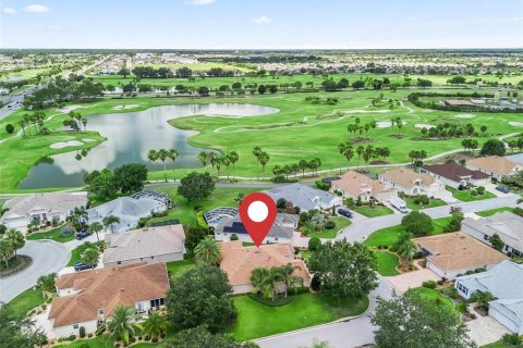 House in The Villages, Florida 3 bedrooms, 218.78 sq.m. № 1807323 - photo 1