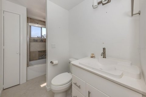 Condo in Venice, Florida, 4 bedrooms  № 1852565 - photo 24
