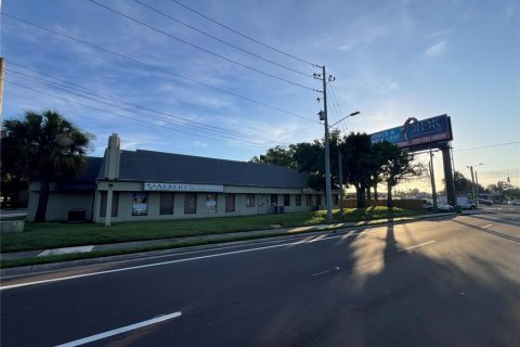 Propiedad comercial en alquiler en Palm Harbor, Florida, 123.28 m2 № 1827077 - foto 5
