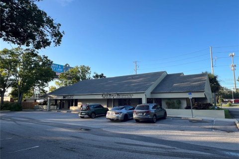 Propiedad comercial en alquiler en Palm Harbor, Florida, 123.28 m2 № 1827077 - foto 1