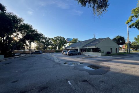 Propiedad comercial en alquiler en Palm Harbor, Florida, 123.28 m2 № 1827077 - foto 2