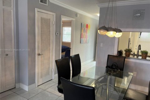 Condo in Hallandale Beach, Florida, 2 bedrooms  № 1864269 - photo 6