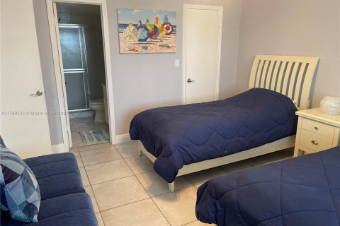 Condo in Hallandale Beach, Florida, 2 bedrooms  № 1864269 - photo 8