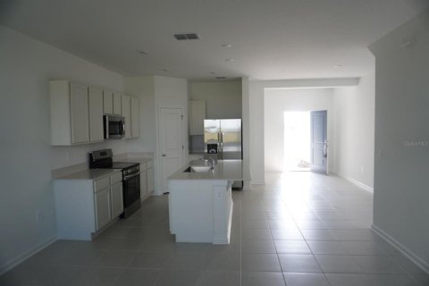 Touwnhouse à louer à Davenport, Floride: 3 chambres, 151.15 m2 № 2389375 - photo 3