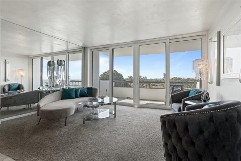 Condo in Clearwater, Florida, 2 bedrooms  № 1658746 - photo 11