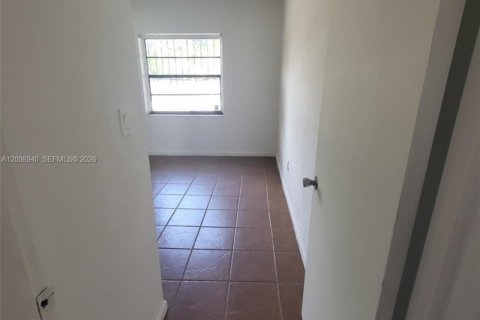 Villa ou maison à vendre à Miami, Floride: 4 chambres, 167.41 m2 № 2395394 - photo 6