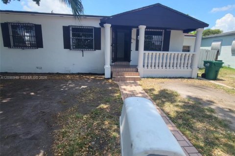 Villa ou maison à Miami, Floride 4 chambres, 167.41 m2 № 2395394