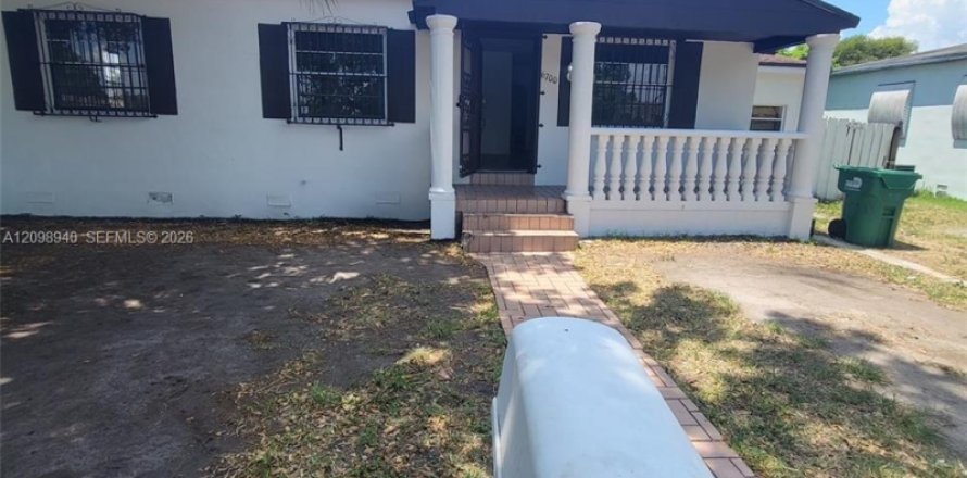 Villa ou maison à Miami, Floride 4 chambres, 167.41 m2 № 2395394