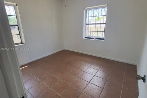 Villa ou maison à vendre à Miami, Floride: 4 chambres, 167.41 m2 № 2395394 - photo 4