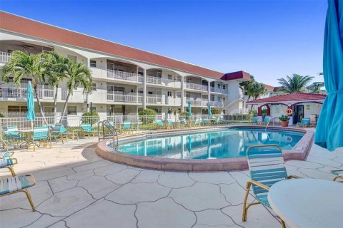 Condo in Hallandale Beach, Florida, 1 bedroom  № 1841341 - photo 23