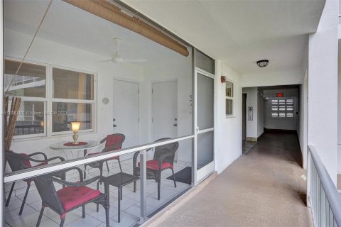 Condo in Hallandale Beach, Florida, 1 bedroom  № 1841341 - photo 22