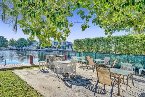 Condo in Hallandale Beach, Florida, 1 bedroom  № 1841341 - photo 25