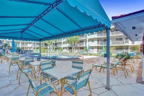 Condo in Hallandale Beach, Florida, 1 bedroom  № 1841341 - photo 24