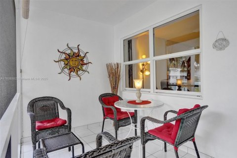 Condo in Hallandale Beach, Florida, 1 bedroom  № 1841341 - photo 20