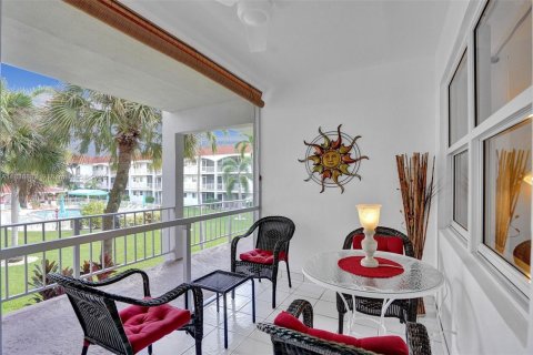 Condo in Hallandale Beach, Florida, 1 bedroom  № 1841341 - photo 19