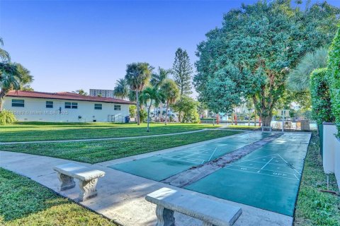 Condo in Hallandale Beach, Florida, 1 bedroom  № 1841341 - photo 26