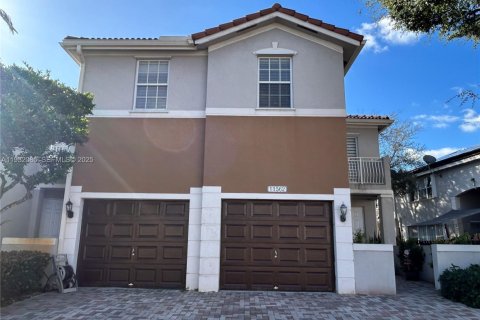 Adosado en alquiler en Doral, Florida, 3 dormitorios, 208.57 m2 № 1991279 - foto 1