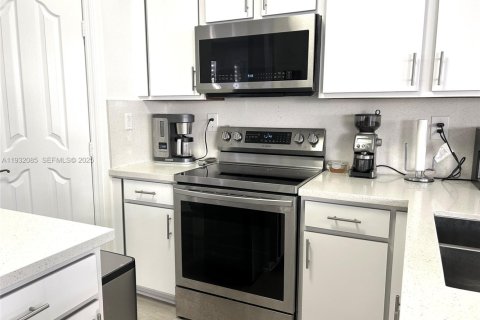 Adosado en alquiler en Doral, Florida, 3 dormitorios, 208.57 m2 № 1991279 - foto 12