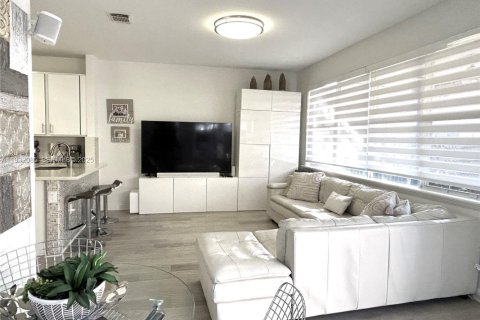 Adosado en alquiler en Doral, Florida, 3 dormitorios, 208.57 m2 № 1991279 - foto 8