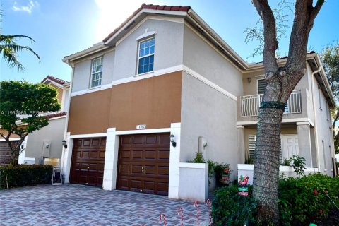 Adosado en alquiler en Doral, Florida, 3 dormitorios, 208.57 m2 № 1991279 - foto 2