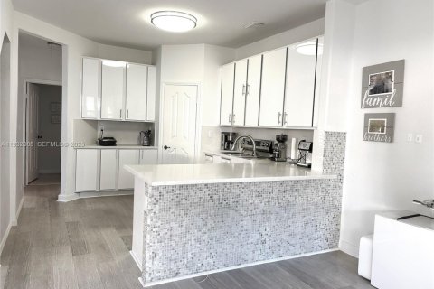 Adosado en alquiler en Doral, Florida, 3 dormitorios, 208.57 m2 № 1991279 - foto 10