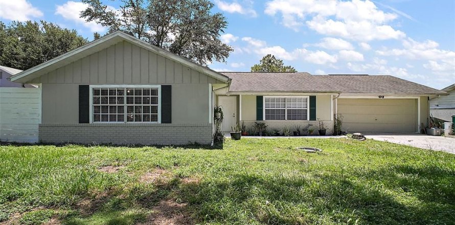 Villa ou maison à Eustis, Floride 3 chambres, 126.53 m2 № 1843210