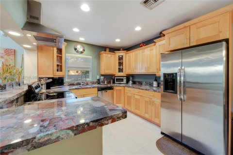 Townhouse in Miami, Florida 2 bedrooms, 168.15 sq.m. № 2025892 - photo 10